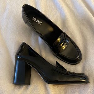 MICHAL KORS Buchanan Patent Loafer Pump, size 7